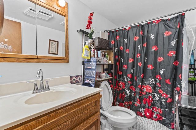 1602 THORNTON DRIVE, Oshkosh, WI 54904