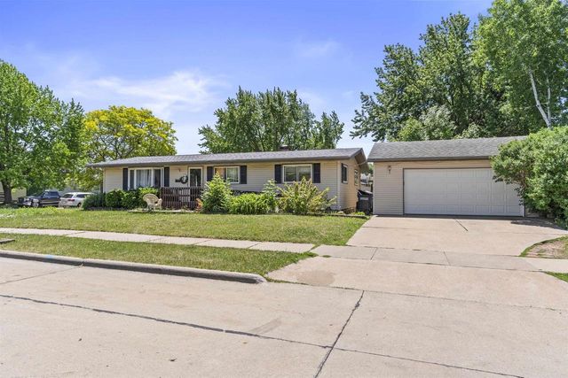 1602 THORNTON DRIVE, Oshkosh, WI 54904