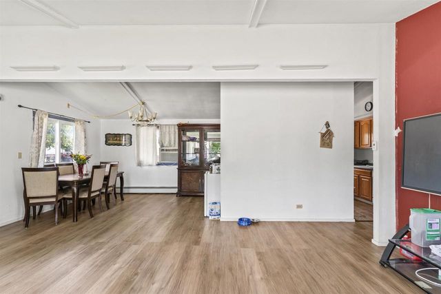 1602 THORNTON DRIVE, Oshkosh, WI 54904