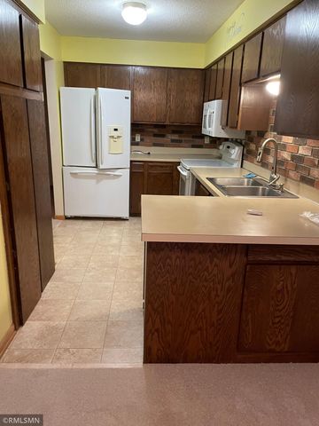 10320 Balsam Lane, Eden Prairie, MN 55347