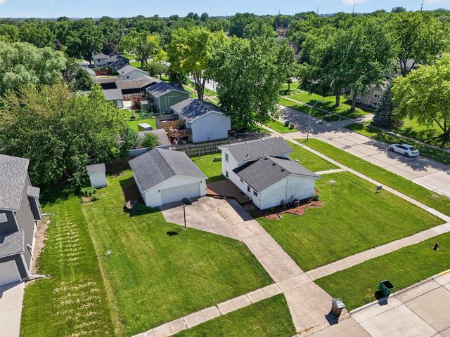 201 22nd Avenue SW, Altoona, IA 50009
