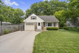 1120 RED OAK LANE, Appleton, WI 54915