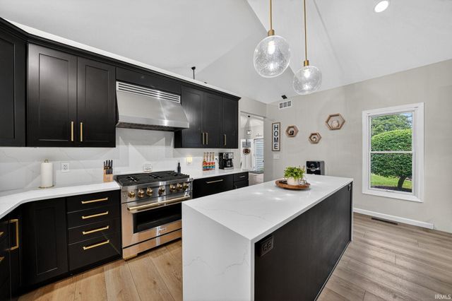 51679 Stoneham Way, Granger, IN 46530