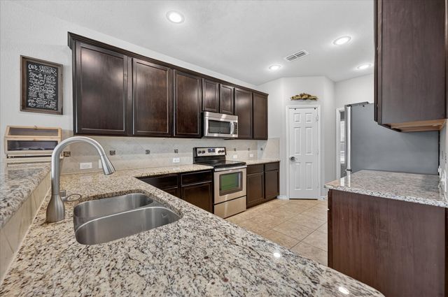 5920 Ivy Glen Drive, Grand Prairie, TX 75052