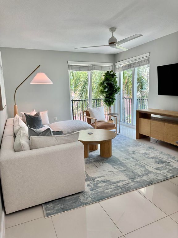 225 NE 1st Street 405, Delray Beach, FL 33444