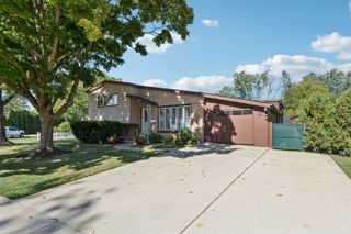 122 W HELEN Road, Palatine, IL 60067