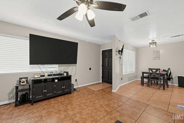 4501 Highland Hills Street, Bakersfield, CA 93308