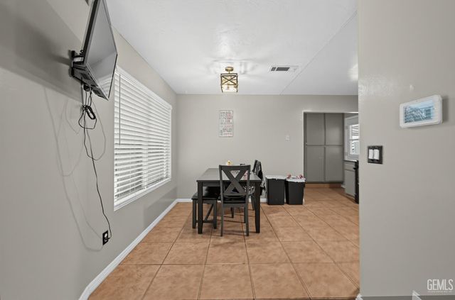 4501 Highland Hills Street, Bakersfield, CA 93308