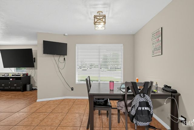 4501 Highland Hills Street, Bakersfield, CA 93308