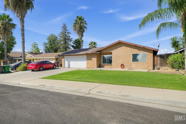 4501 Highland Hills Street, Bakersfield, CA 93308