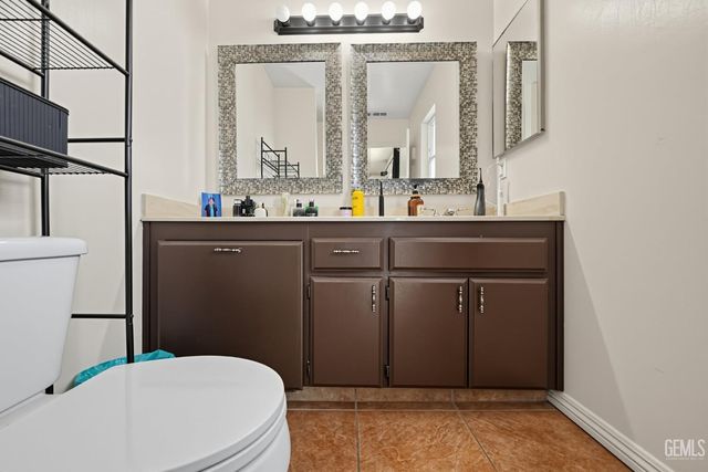 4501 Highland Hills Street, Bakersfield, CA 93308