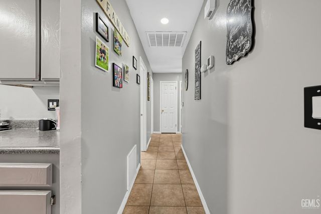 4501 Highland Hills Street, Bakersfield, CA 93308