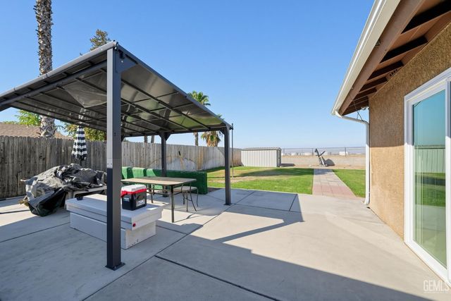 4501 Highland Hills Street, Bakersfield, CA 93308