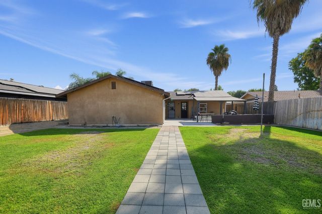 4501 Highland Hills Street, Bakersfield, CA 93308