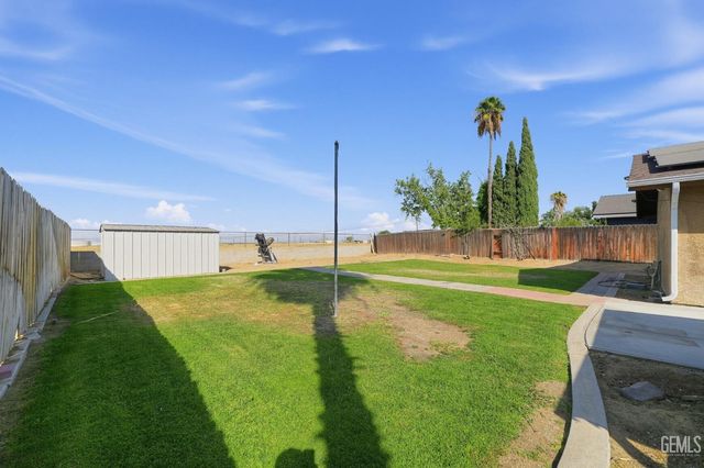 4501 Highland Hills Street, Bakersfield, CA 93308