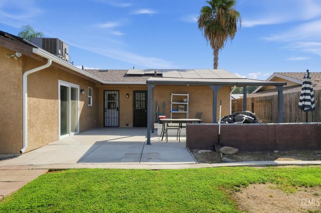 4501 Highland Hills Street, Bakersfield, CA 93308