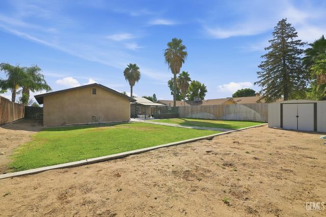4501 Highland Hills Street, Bakersfield, CA 93308