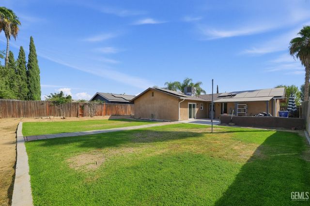 4501 Highland Hills Street, Bakersfield, CA 93308