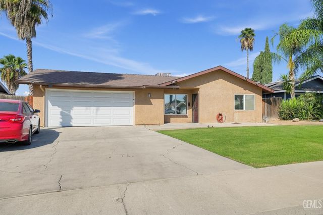 4501 Highland Hills Street, Bakersfield, CA 93308