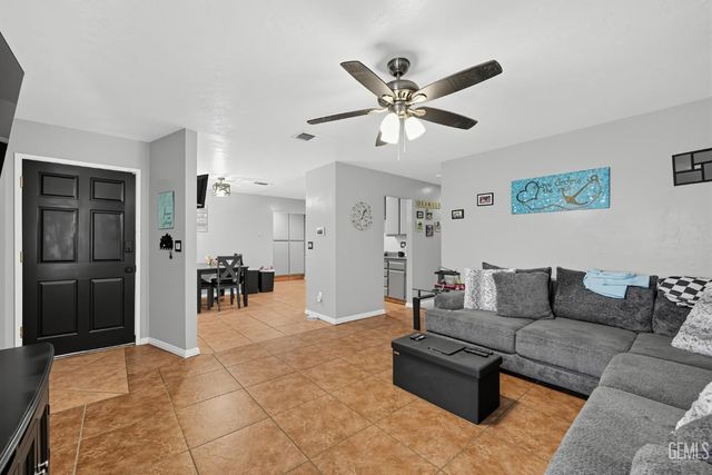 4501 Highland Hills Street, Bakersfield, CA 93308