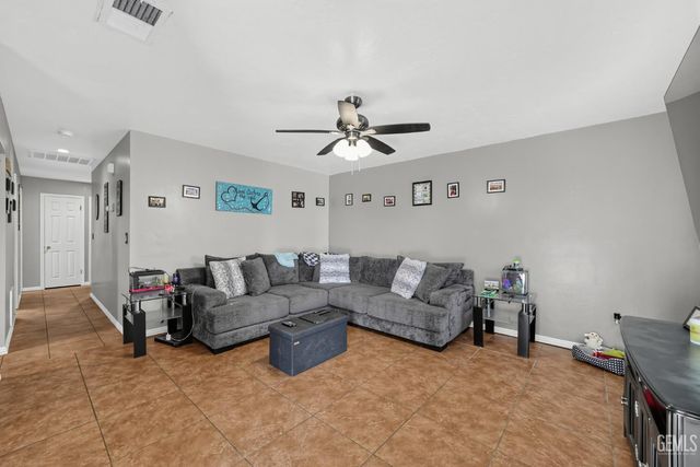 4501 Highland Hills Street, Bakersfield, CA 93308