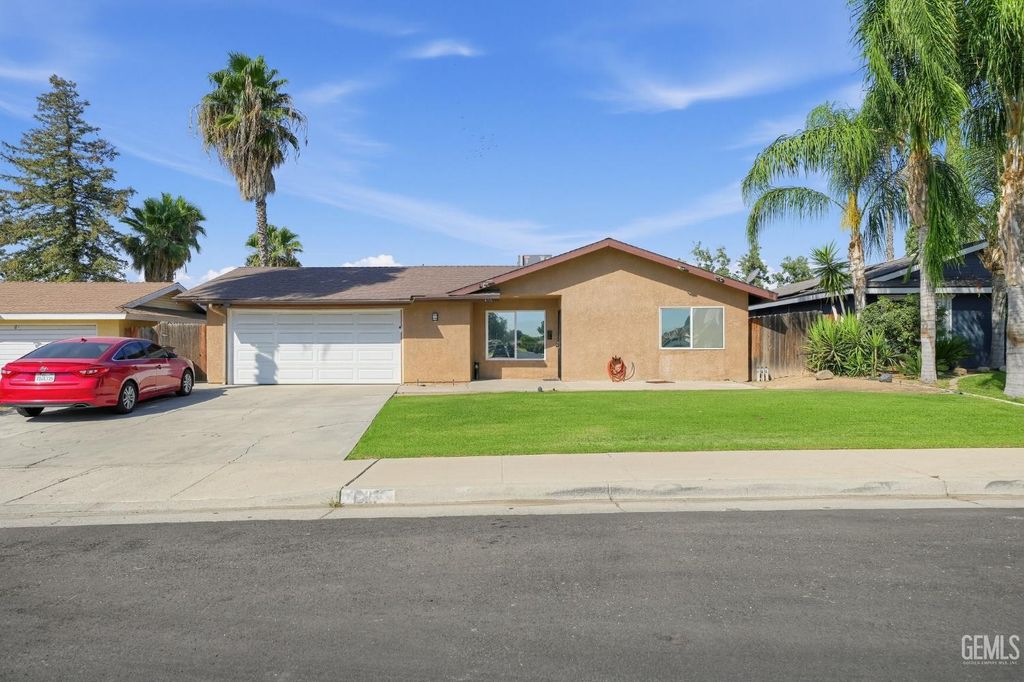 4501 Highland Hills Street, Bakersfield, CA 93308