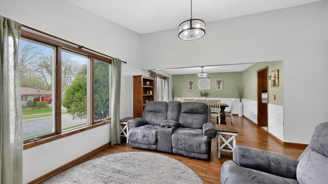 4306 1st Street NW, Rochester, MN 55901