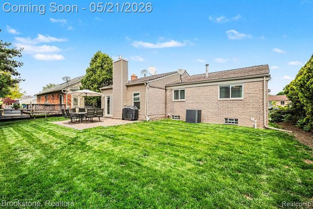 46561 Plum Grove Drive, Macomb, MI 48044