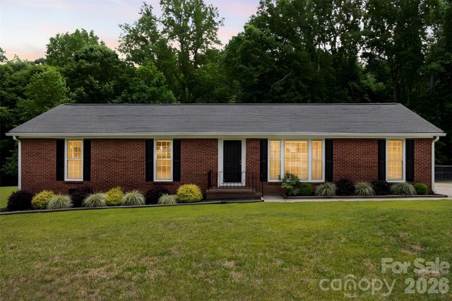 22 Forest Hill Road, Belmont, NC 28012