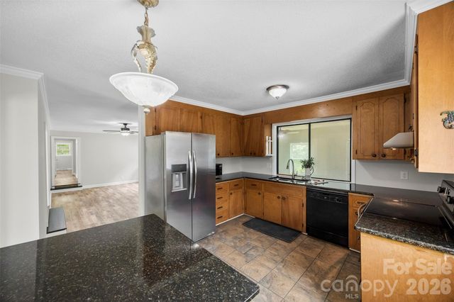 22 Forest Hill Road, Belmont, NC 28012