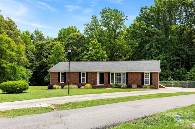 22 Forest Hill Road, Belmont, NC 28012