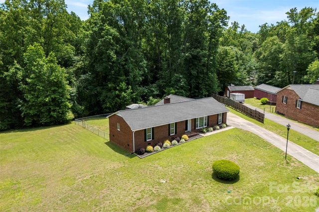 22 Forest Hill Road, Belmont, NC 28012