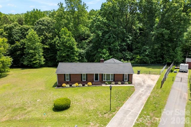 22 Forest Hill Road, Belmont, NC 28012
