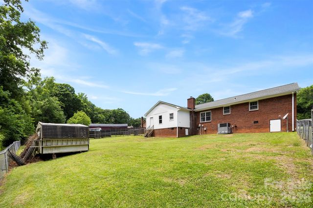 22 Forest Hill Road, Belmont, NC 28012