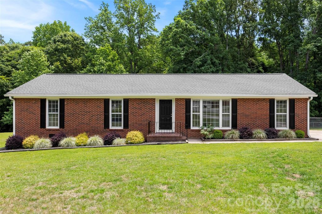 22 Forest Hill Road, Belmont, NC 28012