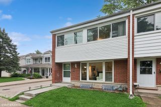 237 S Edgewood Avenue, Lombard, IL 60148