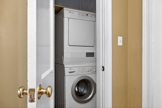 164 Strathmore R 4, Boston, MA 02135