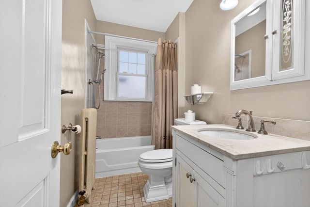 164 Strathmore R 4, Boston, MA 02135