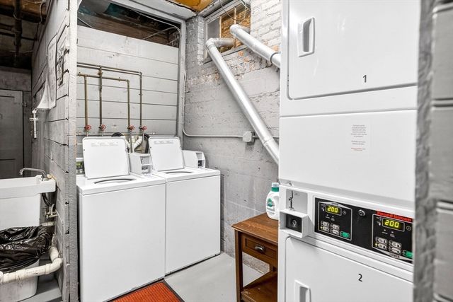 164 Strathmore R 4, Boston, MA 02135