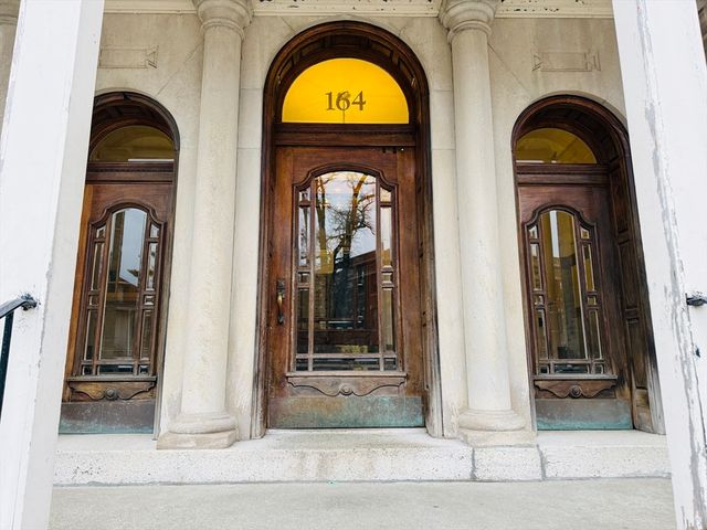 164 Strathmore R 4, Boston, MA 02135