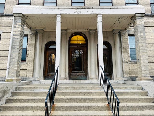 164 Strathmore R 4, Boston, MA 02135