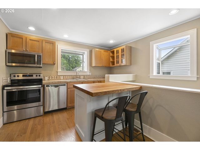 7615 Se MORRISON St, Portland, OR 97215