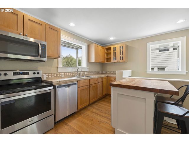 7615 Se MORRISON St, Portland, OR 97215