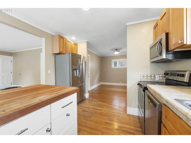 7615 Se MORRISON St, Portland, OR 97215