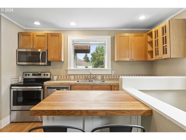 7615 Se MORRISON St, Portland, OR 97215