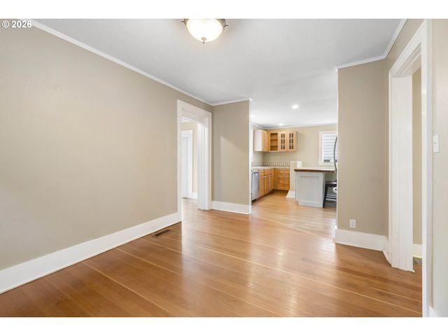 7615 Se MORRISON St, Portland, OR 97215