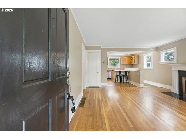 7615 Se MORRISON St, Portland, OR 97215