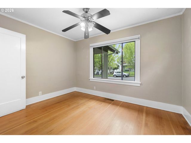 7615 Se MORRISON St, Portland, OR 97215