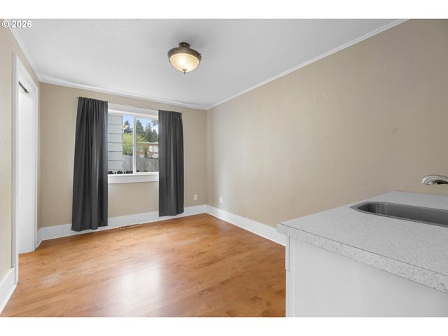 7615 Se MORRISON St, Portland, OR 97215