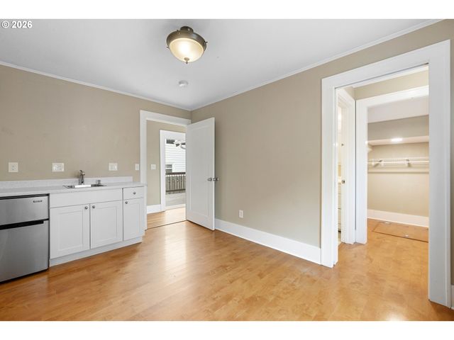 7615 Se MORRISON St, Portland, OR 97215